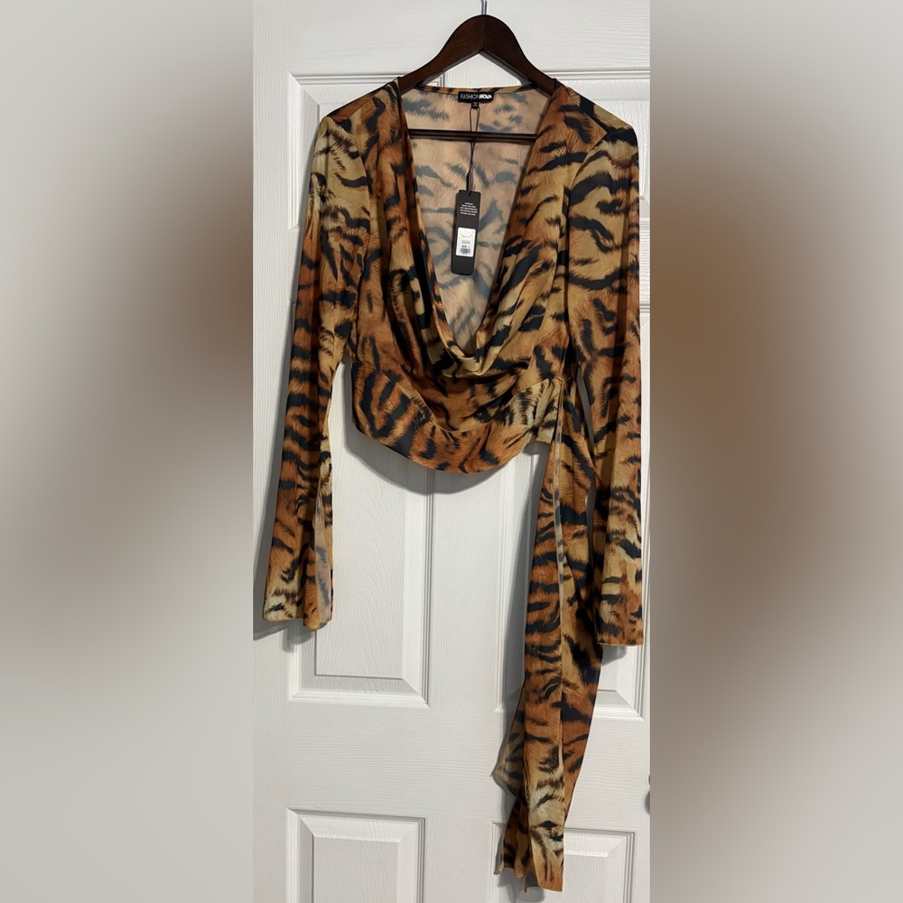Sale‼️ Fashion Nova Tiger-Print Wrap Crop Top - Brown & Black - Picture 3 of 4